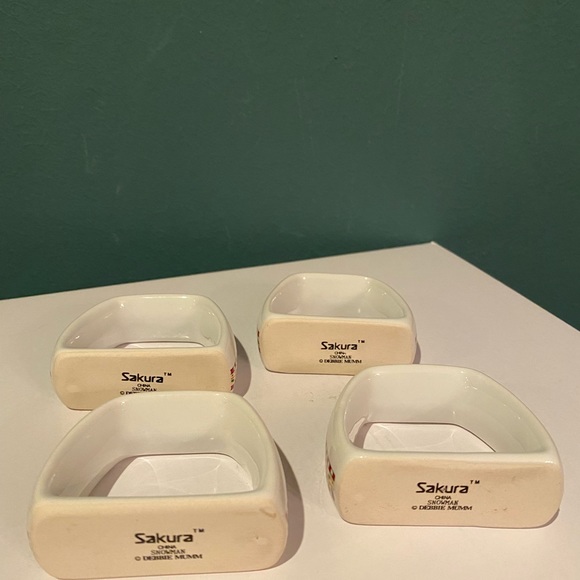 Set Of 4 Debbie Mumm Snowman Ceramic Holly Leaves Christmas Napkin Rings - Picture 4 of 4